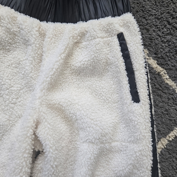 Fabletics Alaska Fleece Jogger Tusk/Black XS - Picture 9 of 14